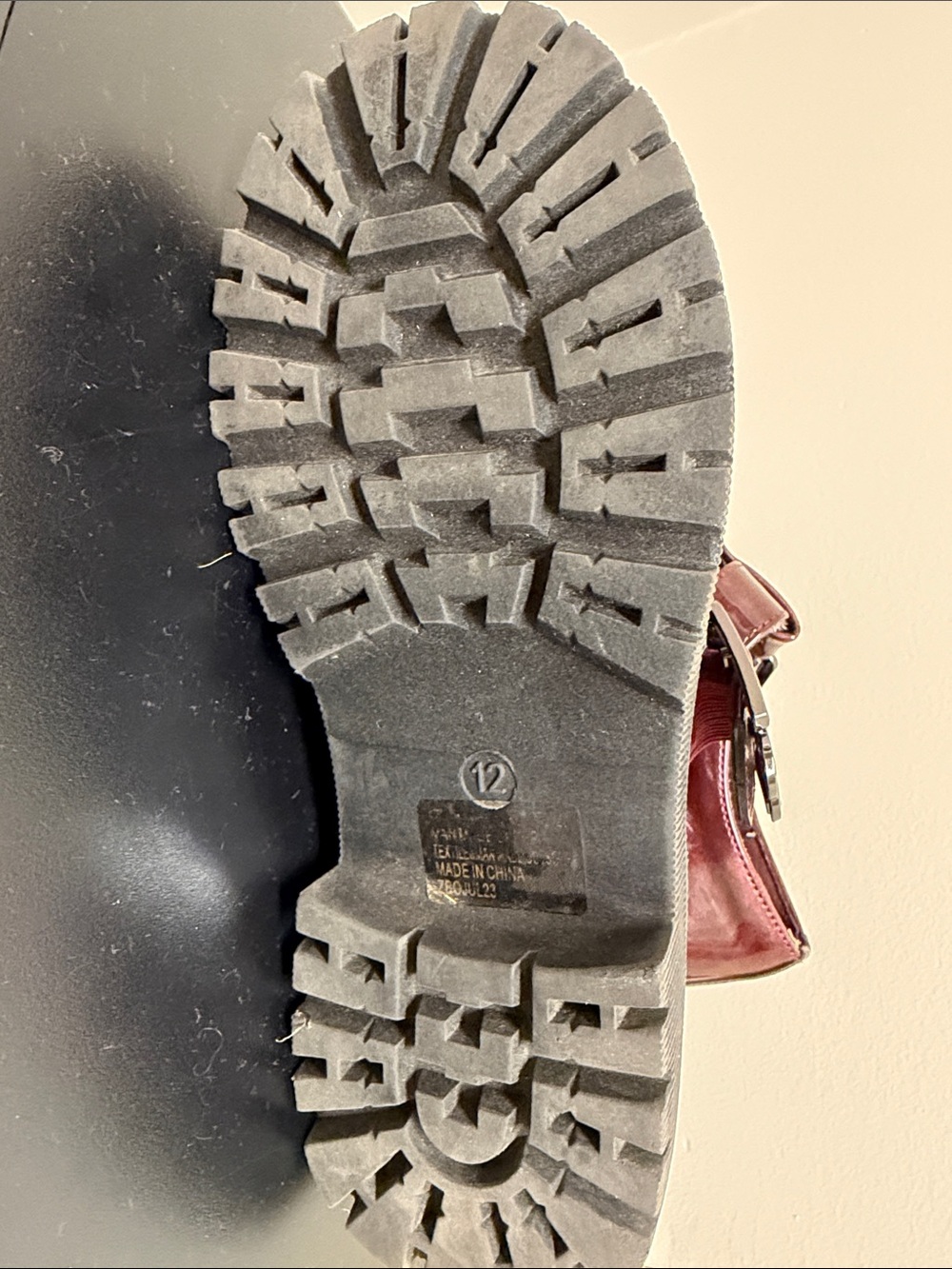 Daisy Fuentes Girls' Shiny Burgundy T-Strap Mary Janes - Picture 4 of 4